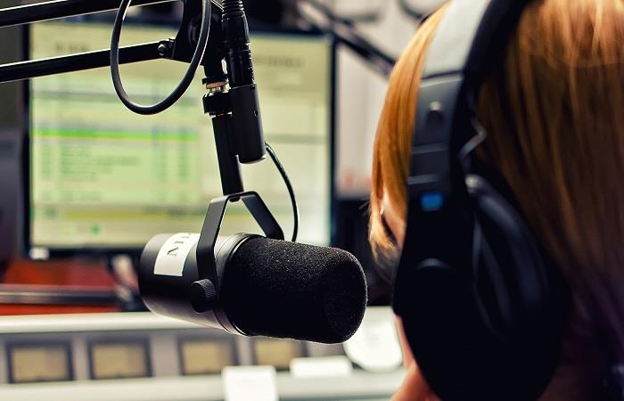 WHAT ARE COMMUNITY RADIOS?